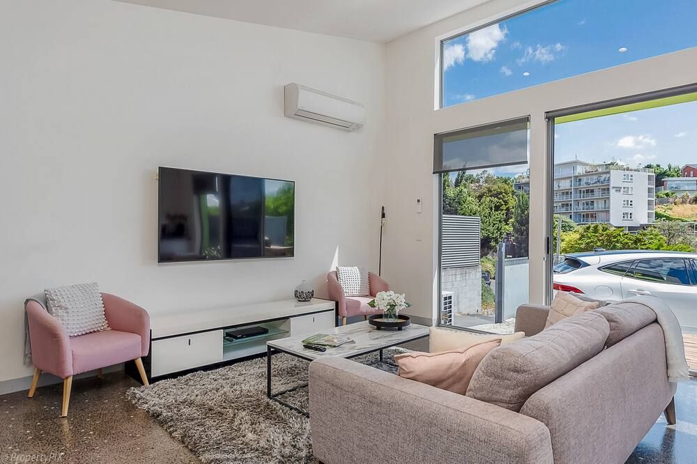 Walk to Salamanca! LUX 3 bdm house, on-site parking! - Sandy Bay - Sala de estar