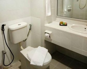 Hotel Seri Malaysia Kuantan - קואנטאן - חדר רחצה