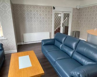 OYO Queens Hotel, Skegness - Skegness - Living room