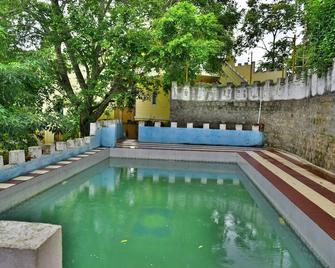 Hillfort Hotels & Resorts Yelagiri - Yelagiri - Pool