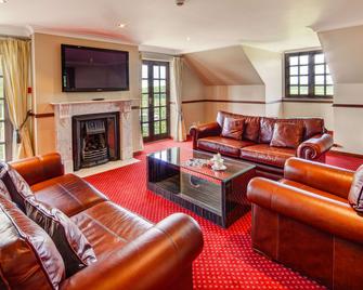 Hollies Hotel - Martock - Living room