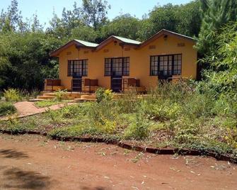 Octagon Lodge - Karatu - Building