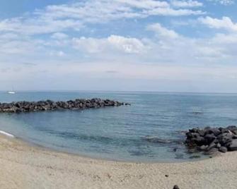 Homstel Beach - Taormina Hostel - Giardini Naxos - Strand