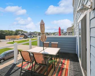 Sunshine Terrace | 2 Bed, 2.5 Bath - Ottawa - Balkón