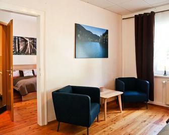 Pension & Ferienwohnung Oberhof 810 M - Oberhof - Oturma odası