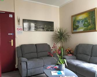 Hotel De Strasbourg - Aulnay-sous-Bois - Wohnzimmer