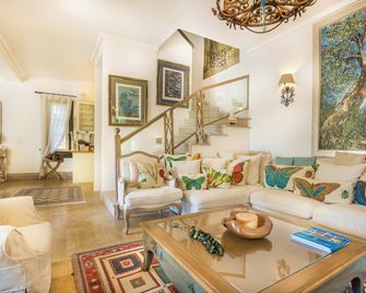 Villa With 6 Bedrooms In Spetses, With Private Pool, Enclosed Garden And Wifi - Spétses - Sala de estar