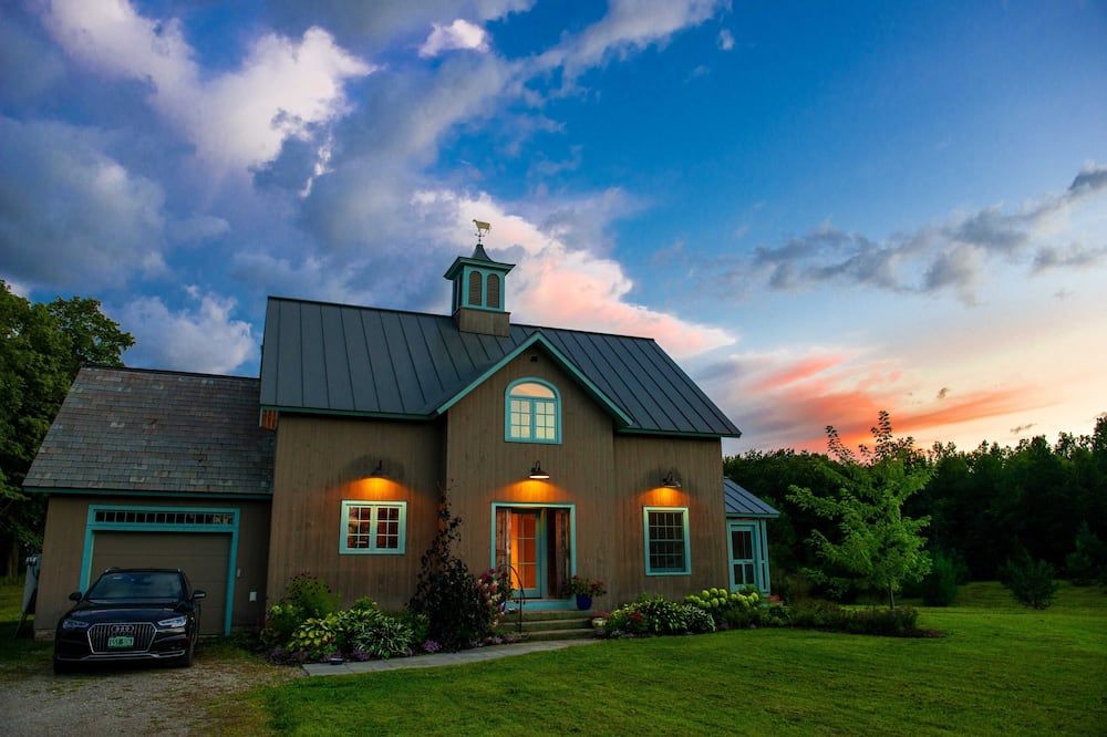 Experience Vermont charm! Up to 5 bedrooms available Please inquire for rates - Middlebury - Building
