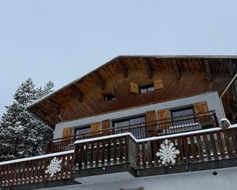 Spacious Chalet 16/18 Guests w/Slope View, Jacuzzi et Sauna - Montgenèvre - Bâtiment