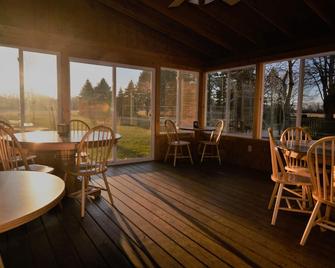 Hop & Vine Inn - Fennville - Restaurante
