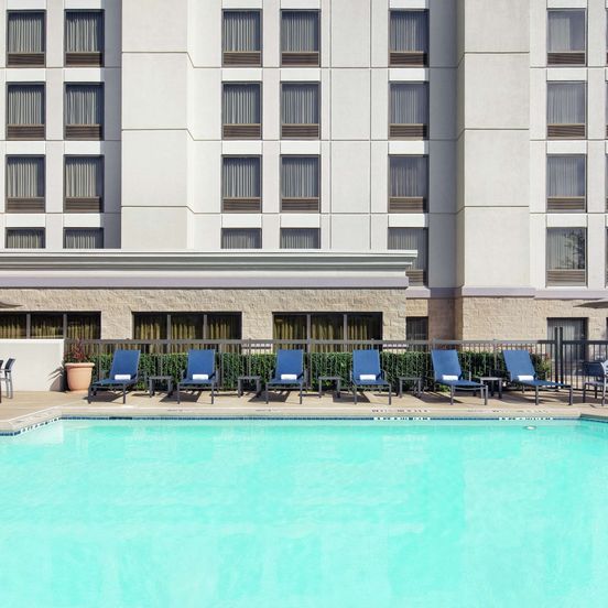 Hampton Inn Dallas/Irving-Las Colinas image 1