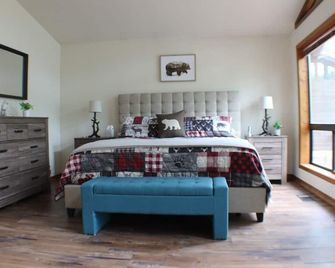 Kathys Cabin, King Bed, Hot Tub, Near-Nau & Downtown Attractions, Perfect Year-Round Mountain Getaway - Flagstaff - Habitación
