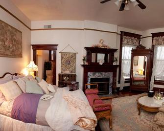 Beall Mansion An Elegant Bed & Breakfast Inn - Alton - Ložnice
