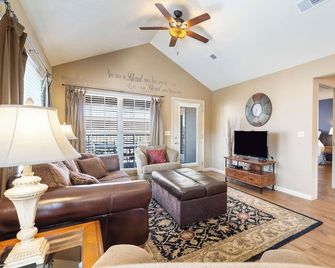 The Hogue Penthouse Unwind and Relax - Branson West - Huiskamer