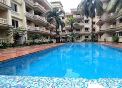 Seacoast Retreat- Lovely 2 BHK apartment with pool - Mormugao - Piscina