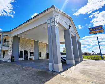 Scottish Inn & Suites - Wharton - Budova