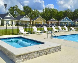 The Cottages 2 2br2ba Dothan Pet Friendly Gorgeous Pool, Pickle Ball Court, Gym - Dothan - Pool