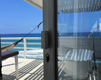 Sea Cliff Resort - Long Bay - מרפסת