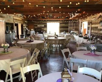 Rustic Barn Venue - Brownwood - Restaurant