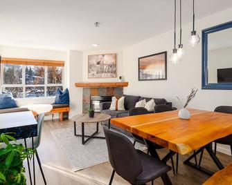 Mountain View Suite Village 2 Br With Hot Tub Epic Views Free Parking - Whistler - Restauracja