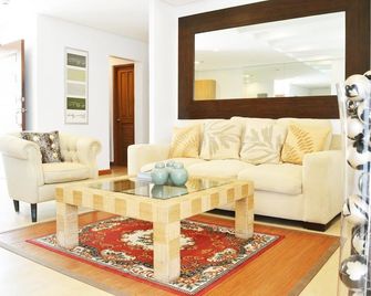 Centtro Residences - Los Baños - Living room