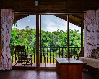 Kandy Cabana - קאנדי - מרפסת