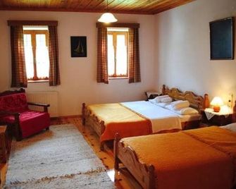 Hotel Kaiti - Papingo - Schlafzimmer