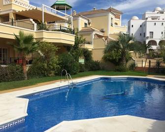 Spacious air conditioned 3 Bed Duplex Apartment, Private Parking And Shared Pool - Nerja - Pool