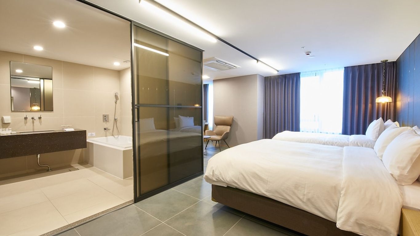 هوتل تي تي تي