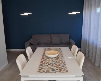 Fenocchio's House - Castiglione Falletto - Dining room