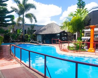 Nomads Court Lodge - Lusaka - Pool