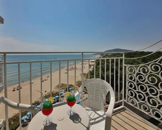 Hotel Elitsa - אלבנה - מרפסת