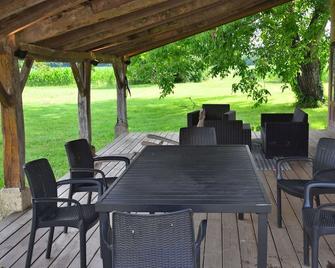 Quiet House On The Banks Of The Dordogne Near Saint Emilion - Saint-Jean-de-Blaignac - Innenhof