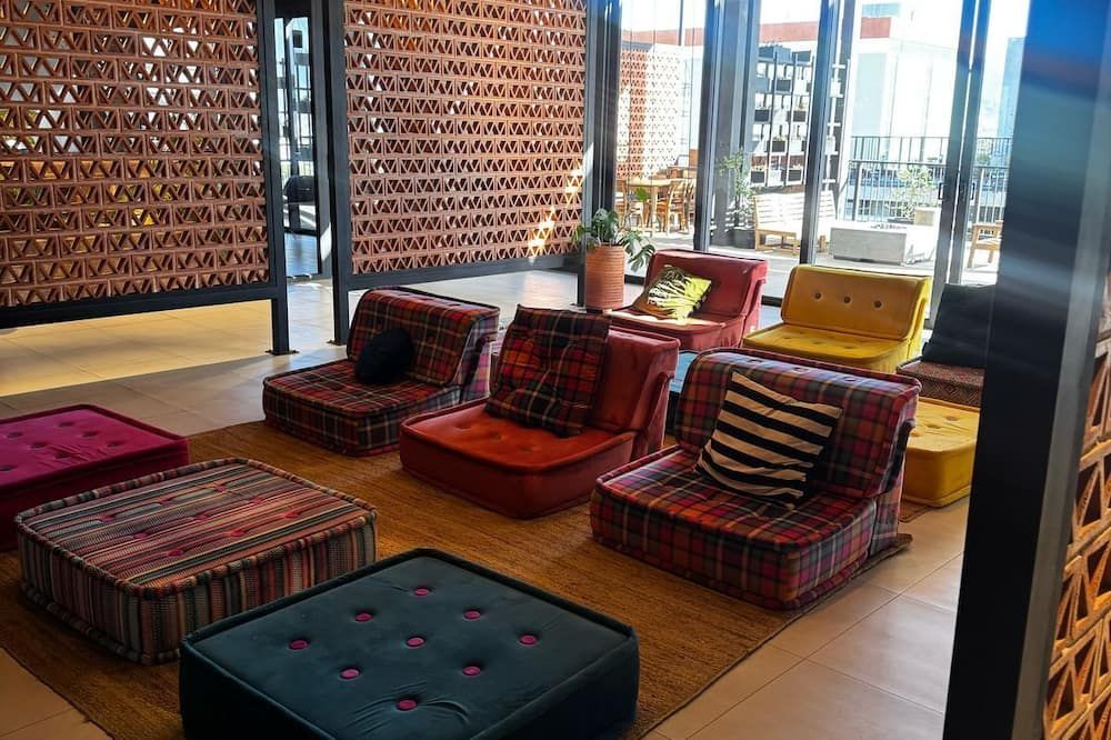 Stylish Private Room City Views & Prime Location - Monterrey - Lounge