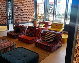 Stylish Private Room City Views & Prime Location - Monterrey - Lounge
