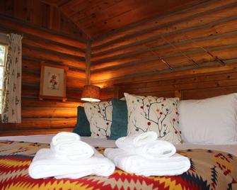 Quinnella's Rmnp Adventure Cabin - Allenspark - Bedroom
