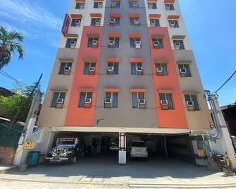 OYO 888 City Stay Inns Fortview Bgc - Manila - Building