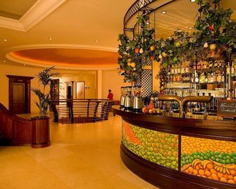 Yachthafenresidenz Hohe Düne - Rostock - Bar