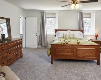 Garden Thyme Farm, 2 bdrm & 1bath. Beautiful Gardens & Flowers /Farm stay - New Holland - Bedroom