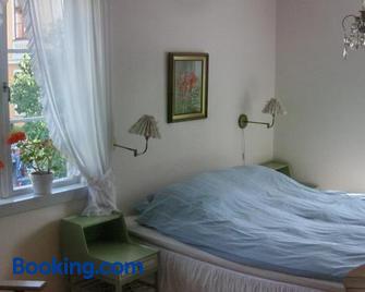 Mälby Säteri Bed & Breakfast - Gnesta - Bedroom