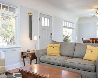 Baker Street Bungalow - Anthony Lakes Partner 10% off Passes - Baker City - Salon