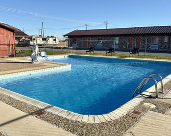 Regency Inn Hondo - Hondo - Zwembad