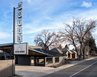 Adobe Desert - Panguitch - Rakennus