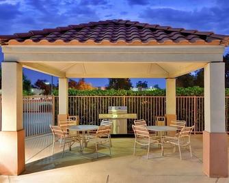 Modern and Stylish Suite in Tempe! 2 Spacious Units, Full Kitchen, Outdoor Pool! - Tempe
