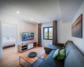 Nc Apartments Rambla 32 - Figueres - Living room