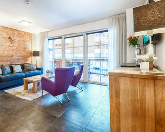 AvenidA Mountain Resort by Alpin Rentals - incl Summercard - Kaprun - Living room