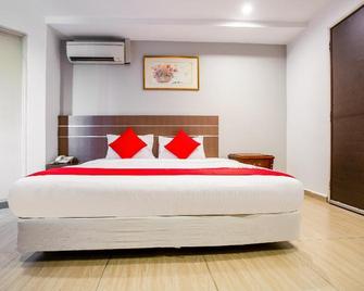 Beach Hotel - Singapore - Bedroom
