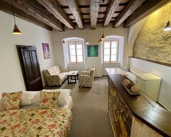 Largo - Český Krumlov - Sala de estar