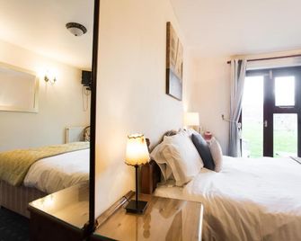 OYO Ye Olde Bowling Green Inn - Hope Valley