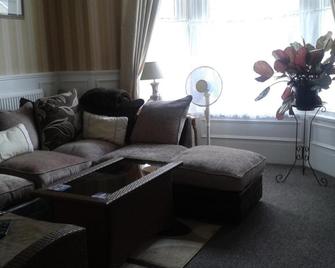 Whitecliff View - Sandown - Living room
